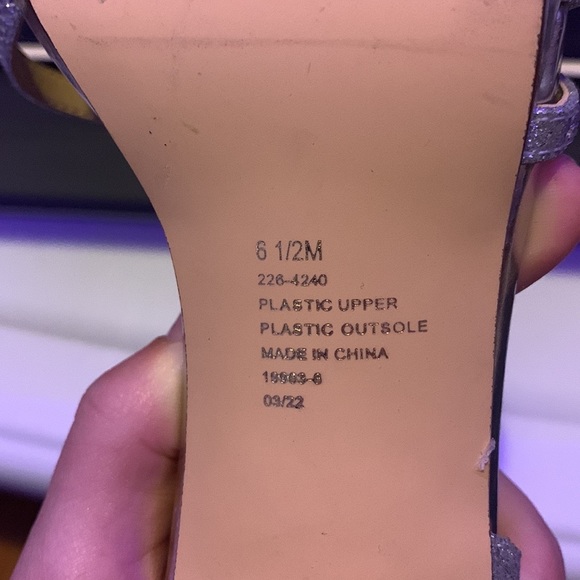 Heels - Picture 3 of 3